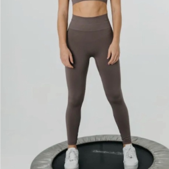 Tala by Grace Beverly Zinnia Athletic Leggings Espresso Brown Size Small NEW - Picture 3 of 12